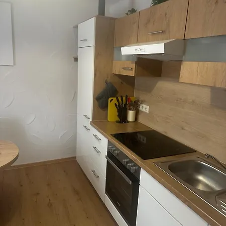 Kleines Haeuschen Im Tauernstaedtchen Gmund in Karnten